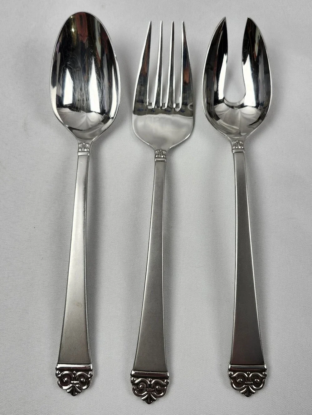 Oneida BIANCO Stainless 18/10 Flatware Lot Spoon Fork Butter Salad Serving